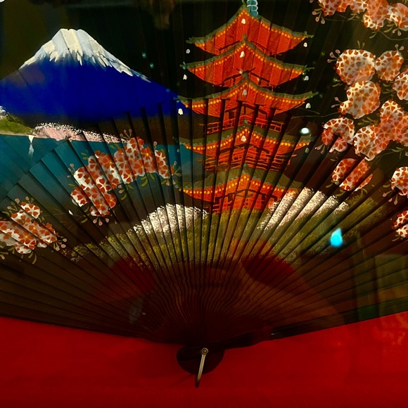 Large Vintage Japanese Hand Fan Hand Painted, Mount Fuji, Framed Shadow Box - Picture 6 of 8